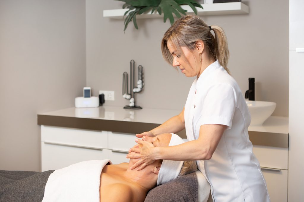Home Home Medisch Schoonheidsspecialiste Cosmetisch arts PH Formula Skin Resurfacing Permanente make up Cosmetisch arts Huidtherapie SkinFix Schoonheidssalon Schoonheidsspecialiste Volkel Uden Veghel Oss Erp Boekel Mill Nistelrode Vorstenbosch Home Medisch Schoonheidsspecialiste Cosmetisch arts PH Formula Skin Resurfacing Permanente make up Cosmetisch arts Huidtherapie SkinFix Schoonheidssalon Schoonheidsspecialiste Volkel Uden Veghel Oss Erp Boekel Mill Nistelrode Vorstenbosch